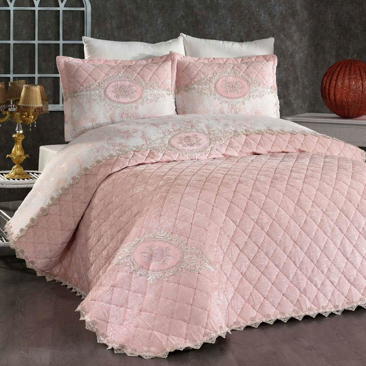 Set de Cama de Lujo "Marianna" – Cubrecama Acolchado con Encaje - COLOR ROSA PASTEL