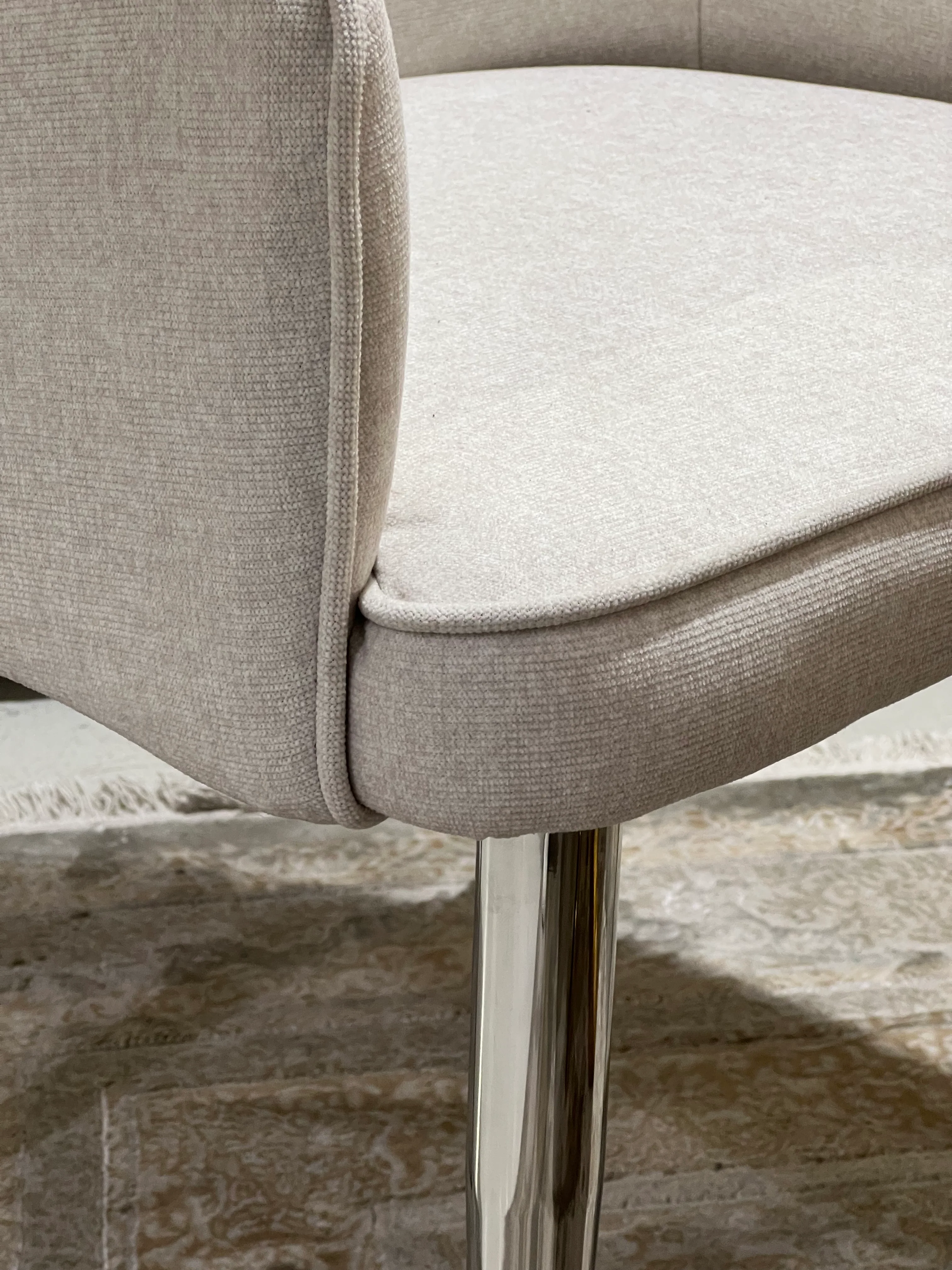 ✨ Silla MODELO NALA tapizada beige con patas cromadas – Diseño moderno, confort y elegancia ✨ - Image 5