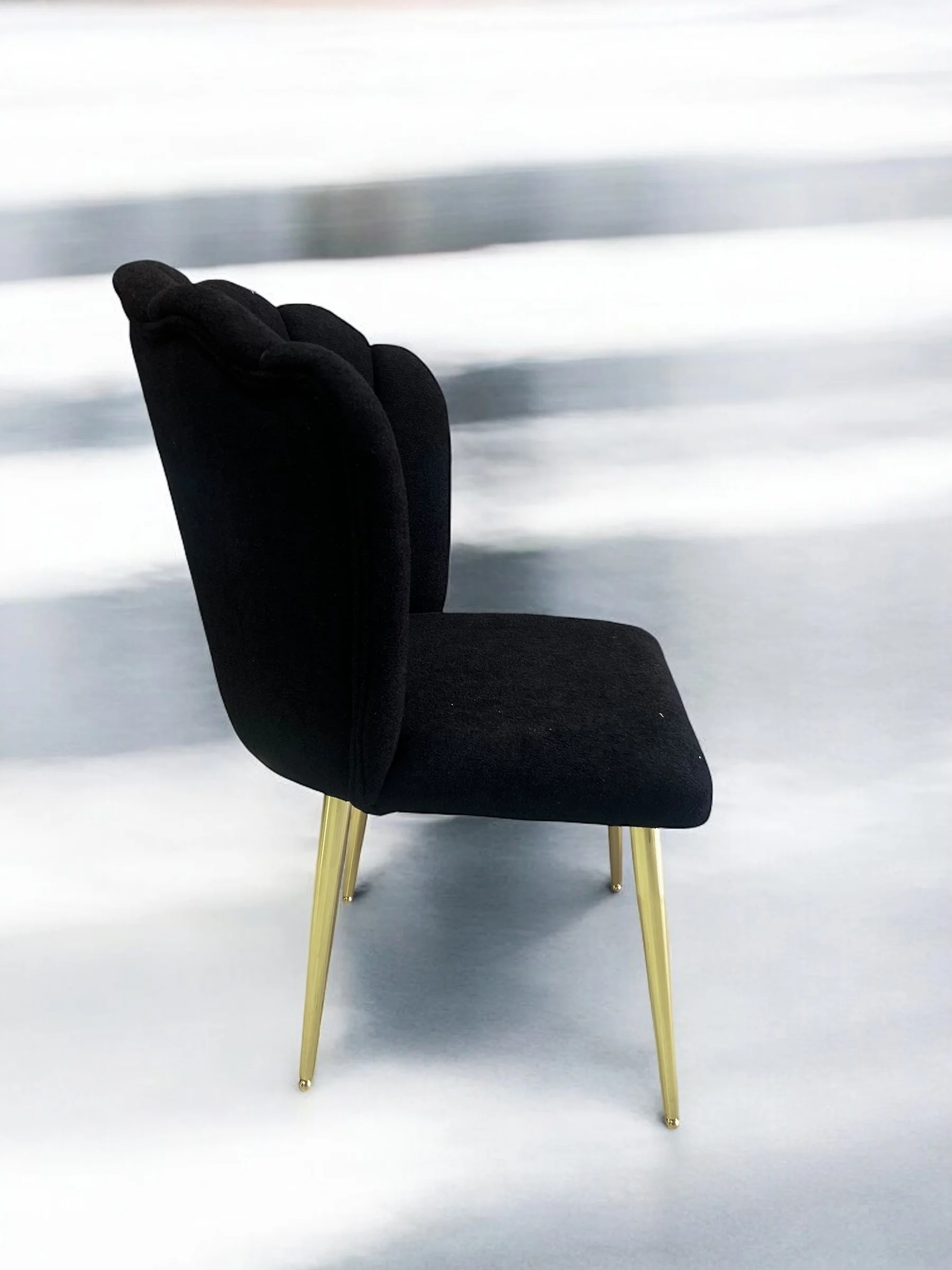 Silla tela bouclé PAPATYAV28 color negro, patas de metal dorado - Image 5