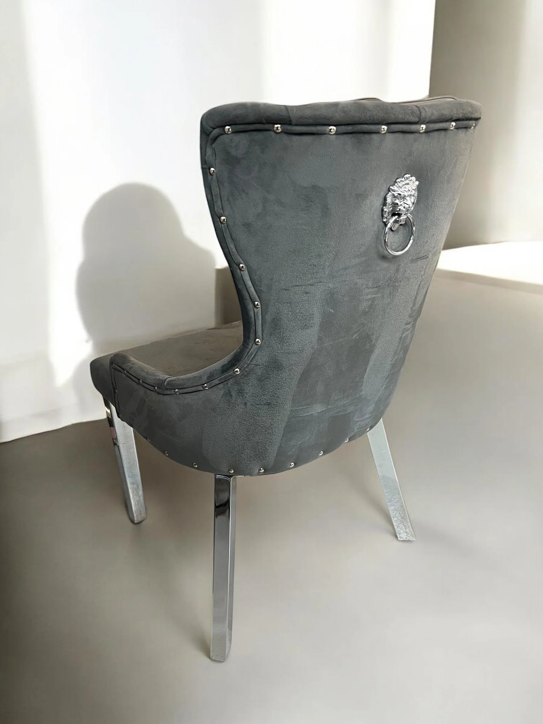Silla terciopelo BABYFACEV37 para comedor gris oscuro, patas de metal plata - Image 2