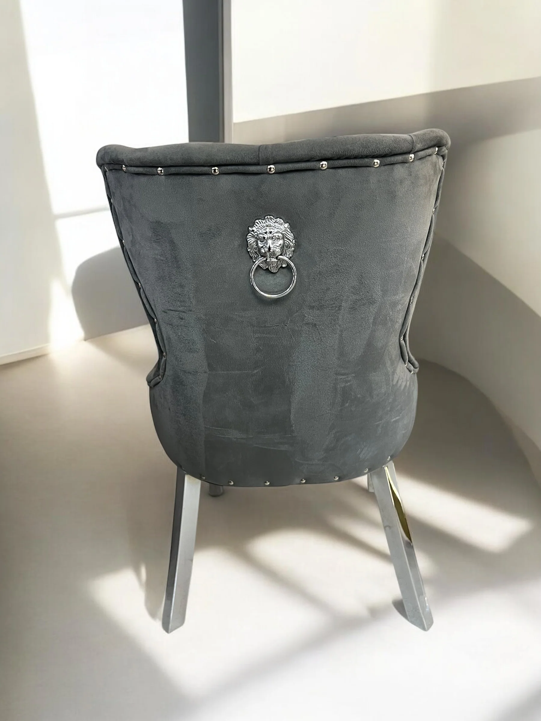 Silla terciopelo BABYFACEV37 para comedor gris oscuro, patas de metal plata - Image 3