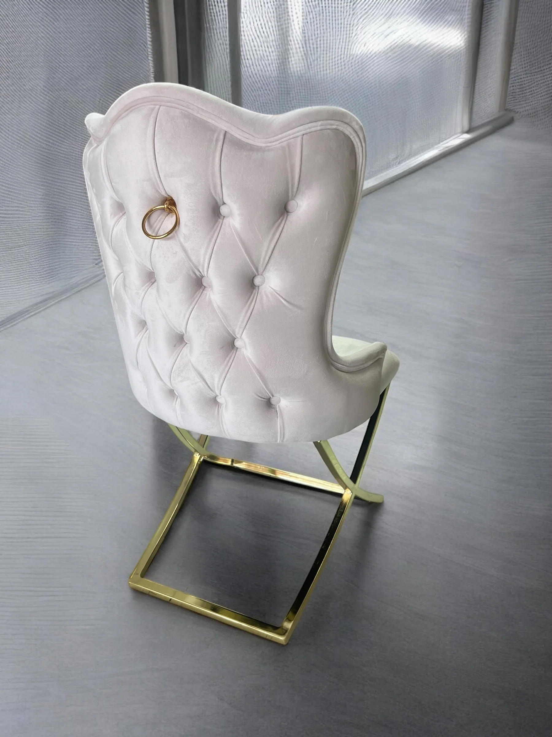 Silla terciopelo BELINDAV01 color beig claro, patas de metal dorado - Image 17