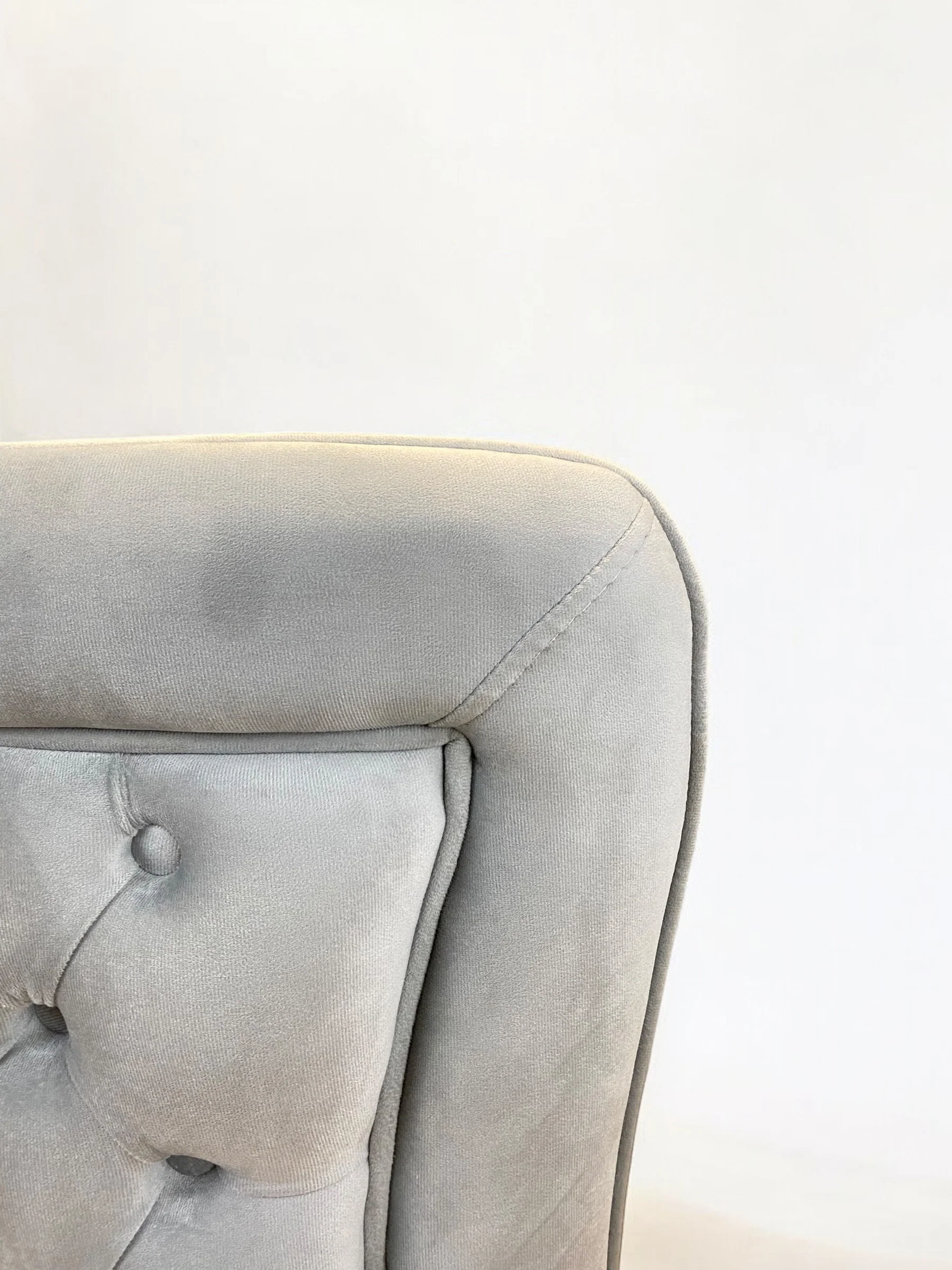 Silla terciopelo BONGOV25 color GRIS, patas de metal plateado - Image 2