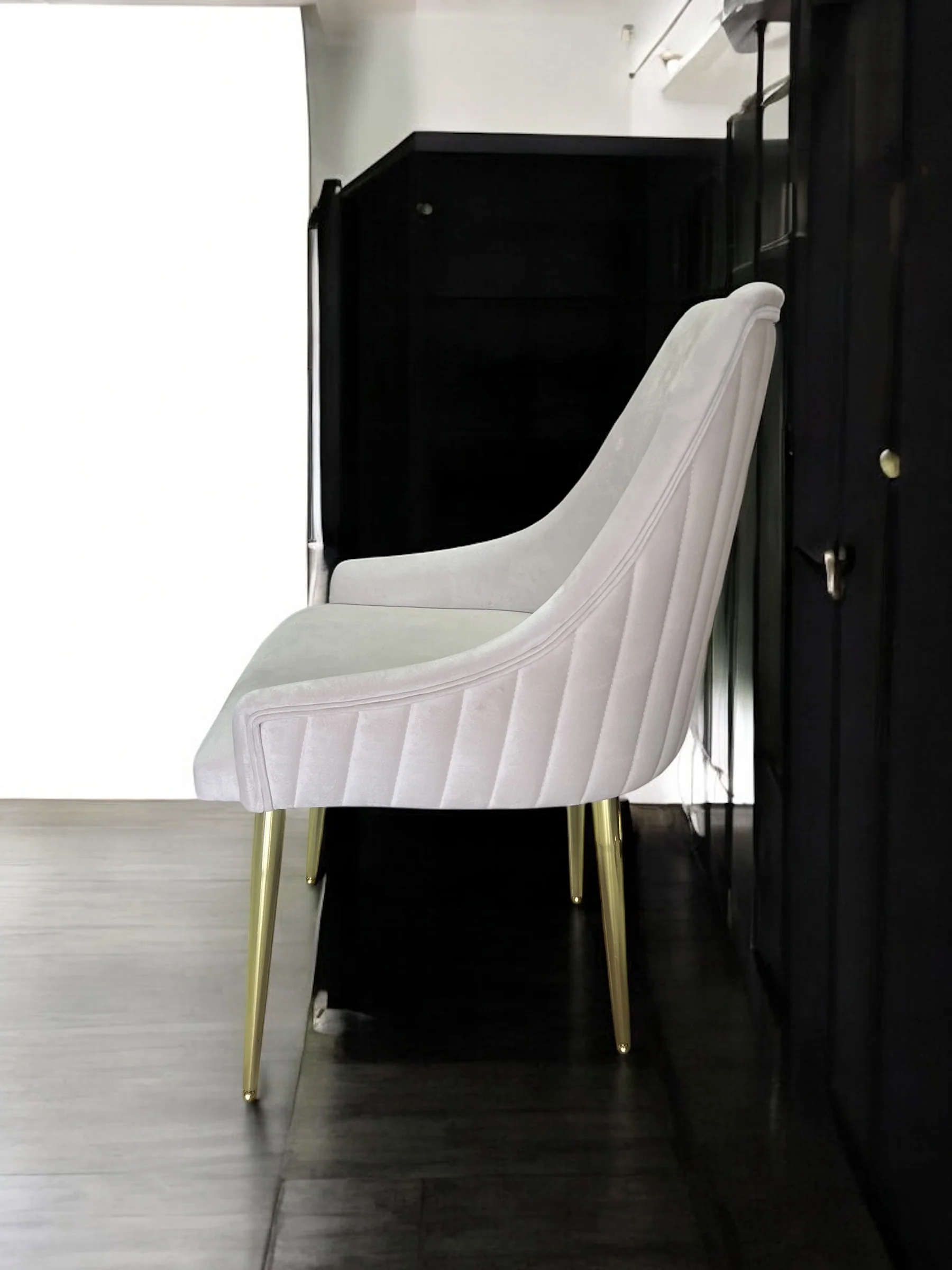 Silla terciopelo GOZDE01 color beig claro, patas de metal dorado - Image 3