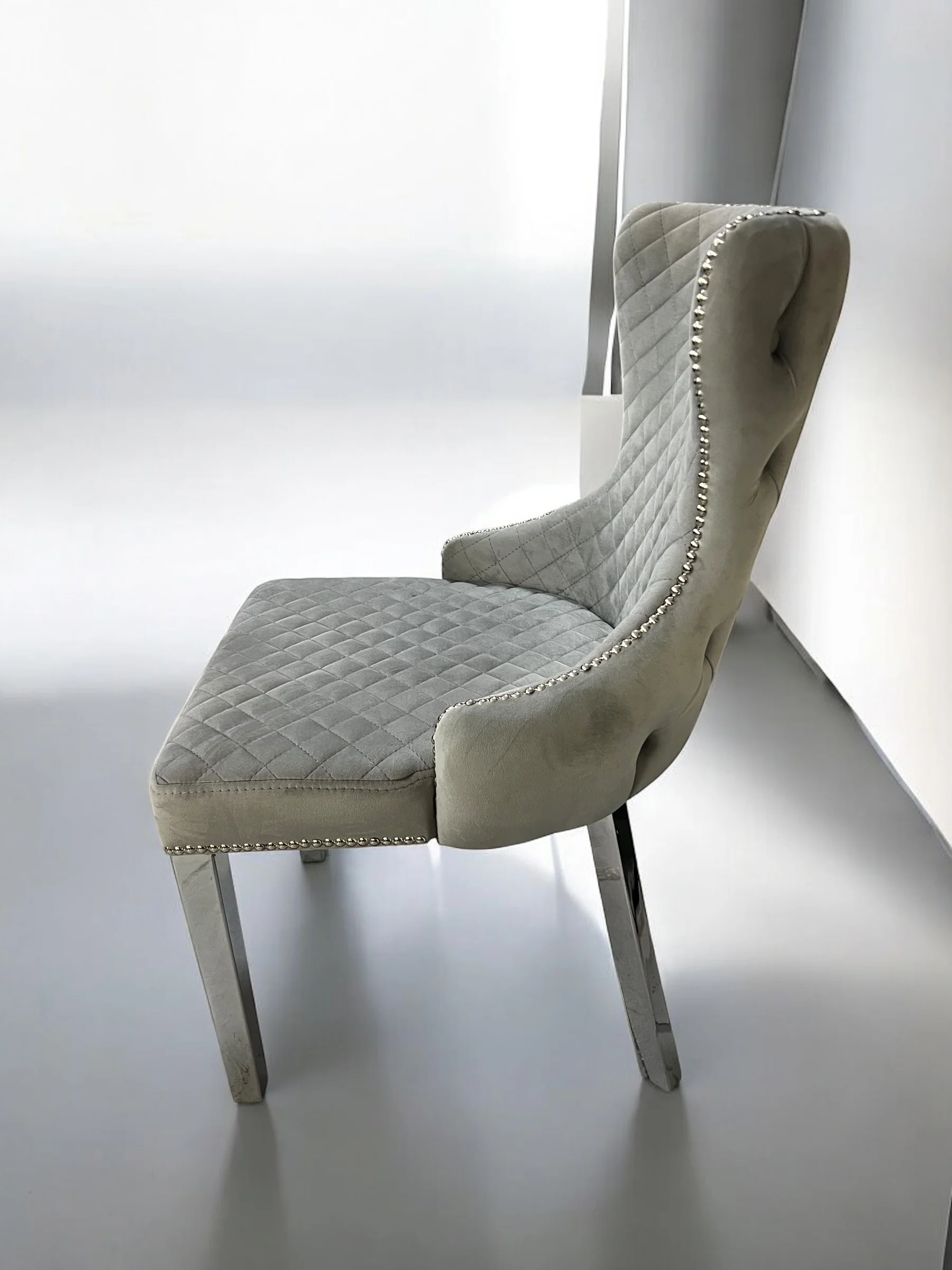 Silla terciopelo LONDRASCHAIRVV25 color gris claro, patas de metal plateado - Image 3