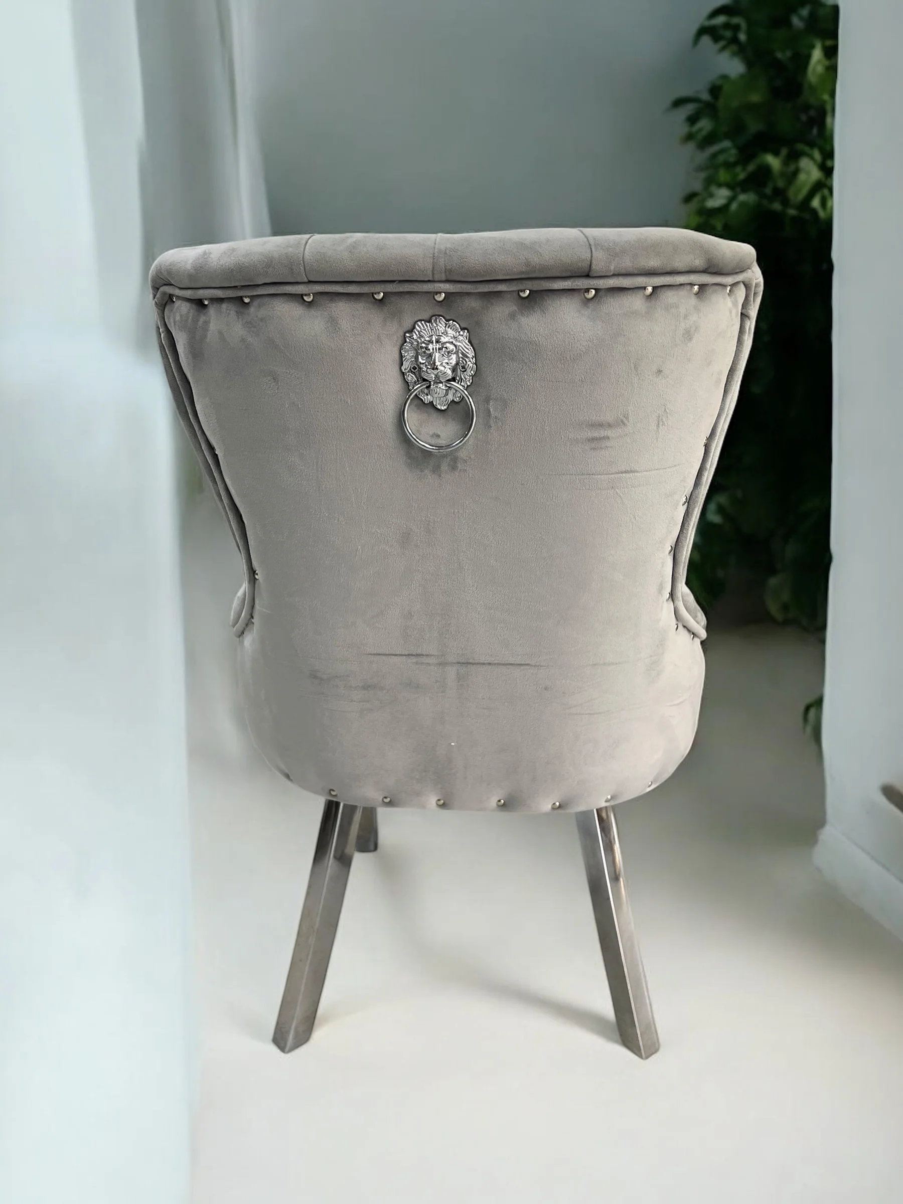 Silla terciopelo LONDRAV25  león para comedor gris, patas de metal gris - Image 2
