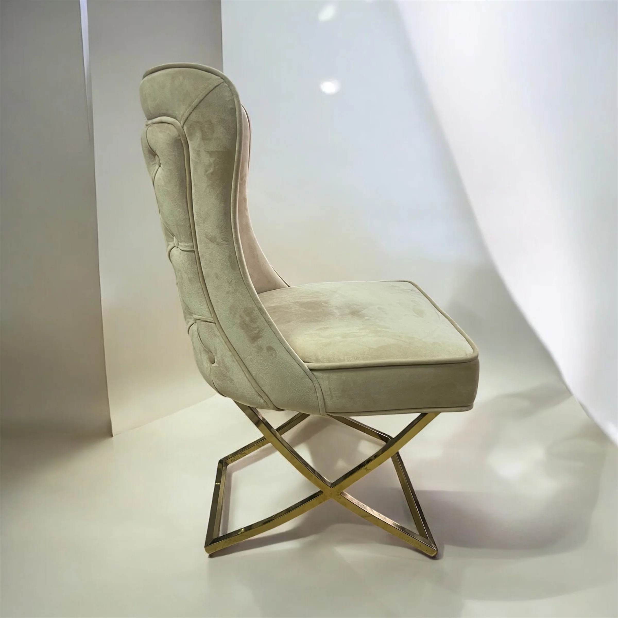 Silla terciopelo para comedor crema, patas metal dorado - Image 3