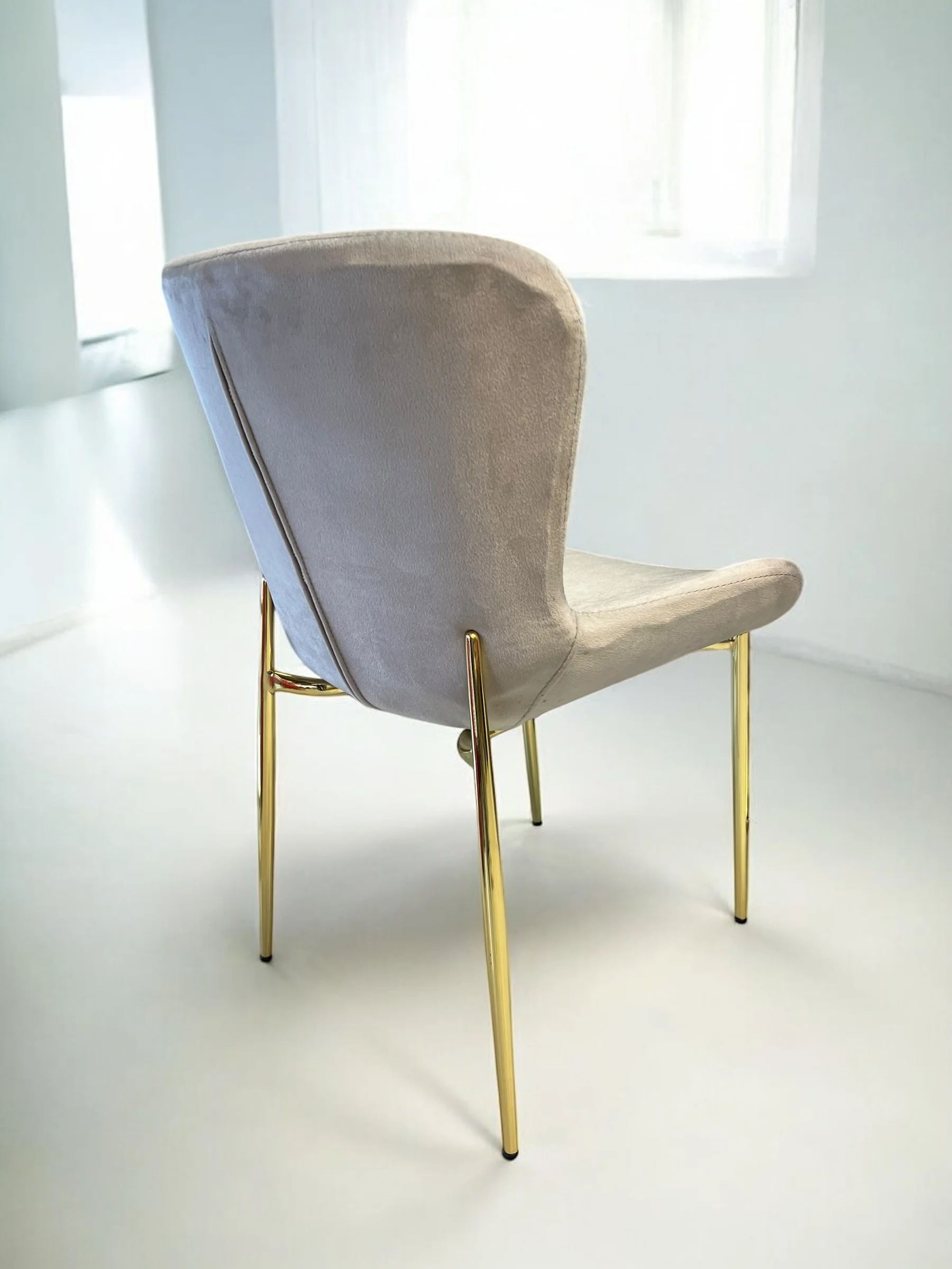 Silla terciopelo Sofia02 color beig, patas de metal dorado