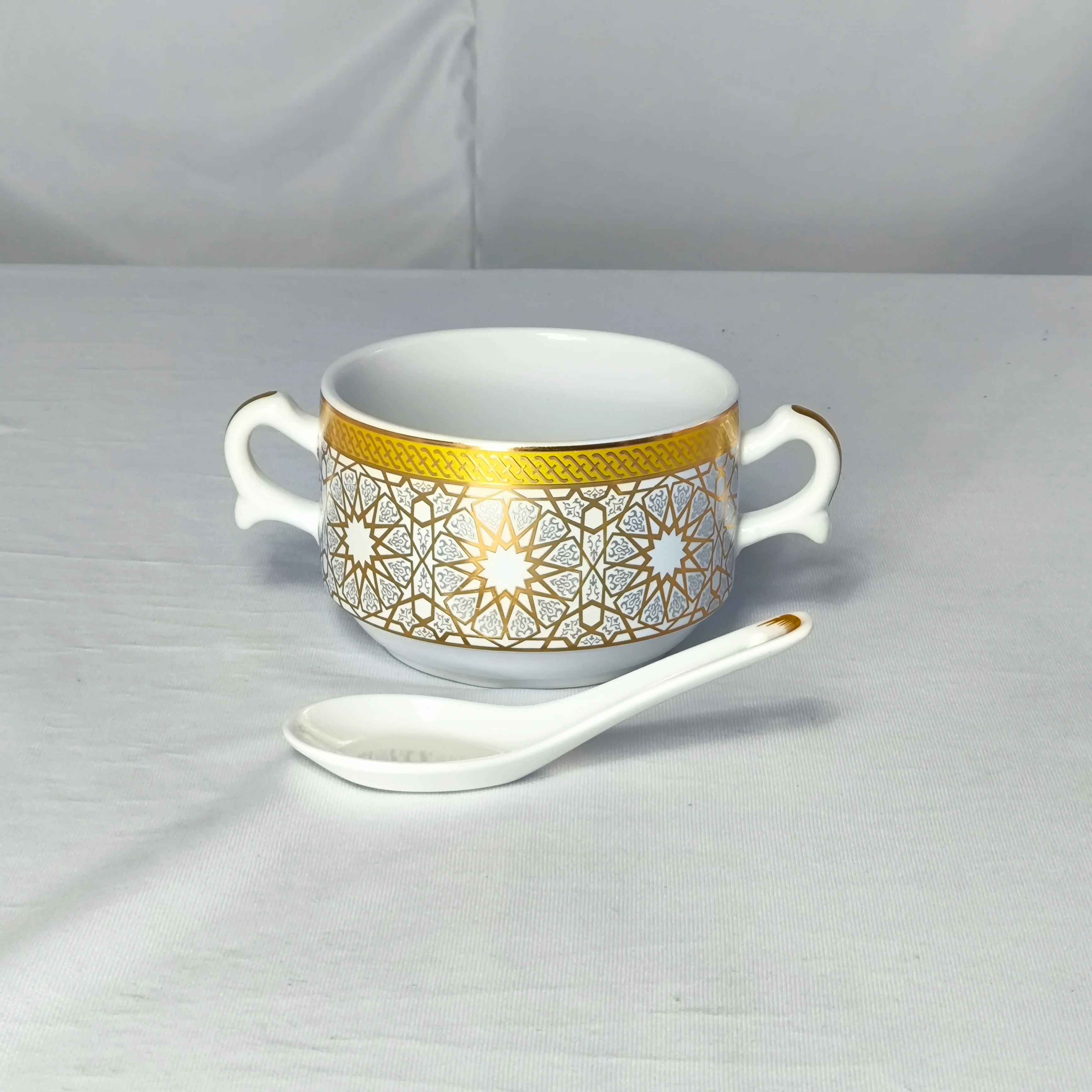 Sopera de Porcelana Blanca con Detalles Dorados y 6 Cuencos con Cucharas – 2,7L-Diseño Geométrico Árabe - Image 5