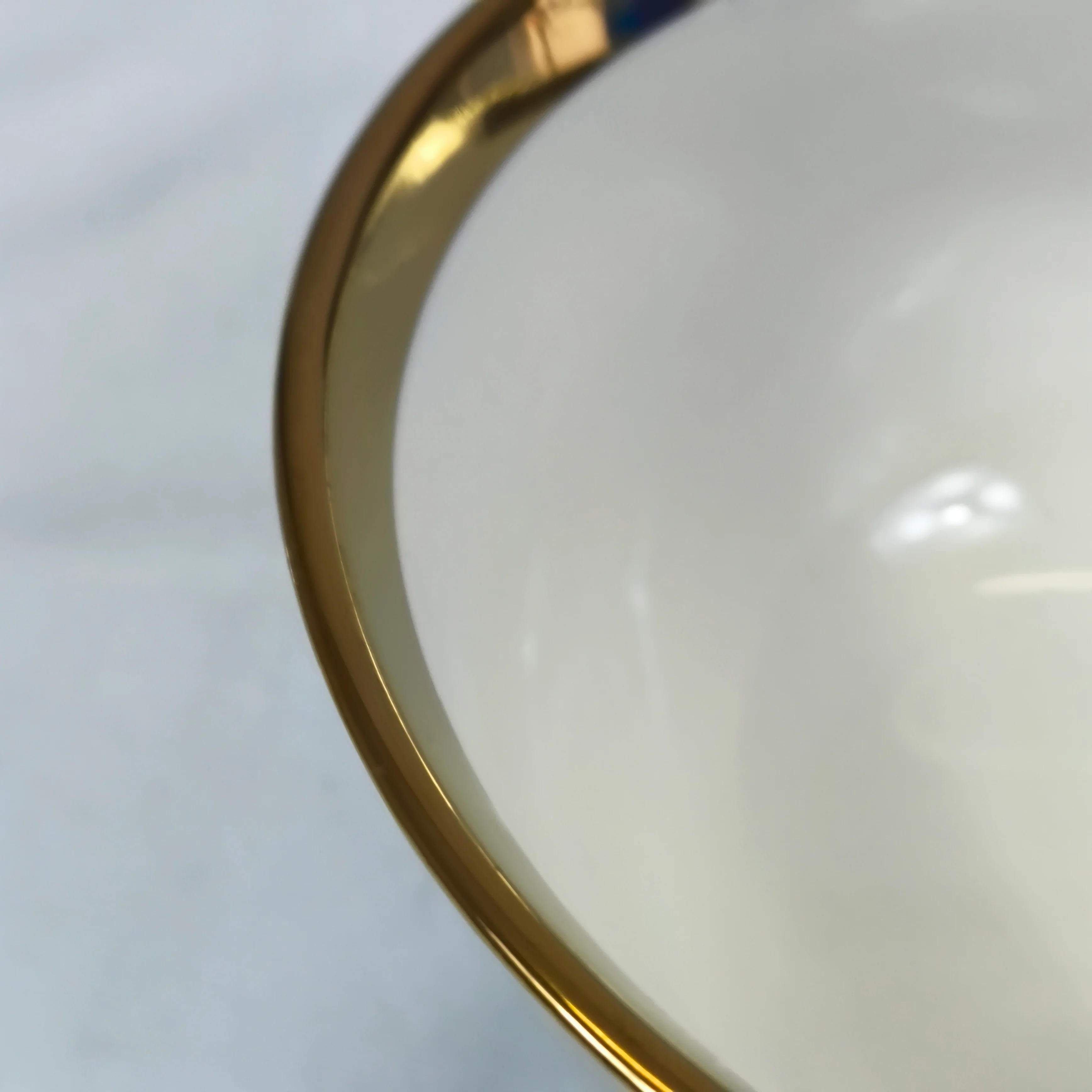 Juego de Sopera con 6 Tazones y Platillos de Porcelana Blanca con Borde Dorado 2,7L - Image 8