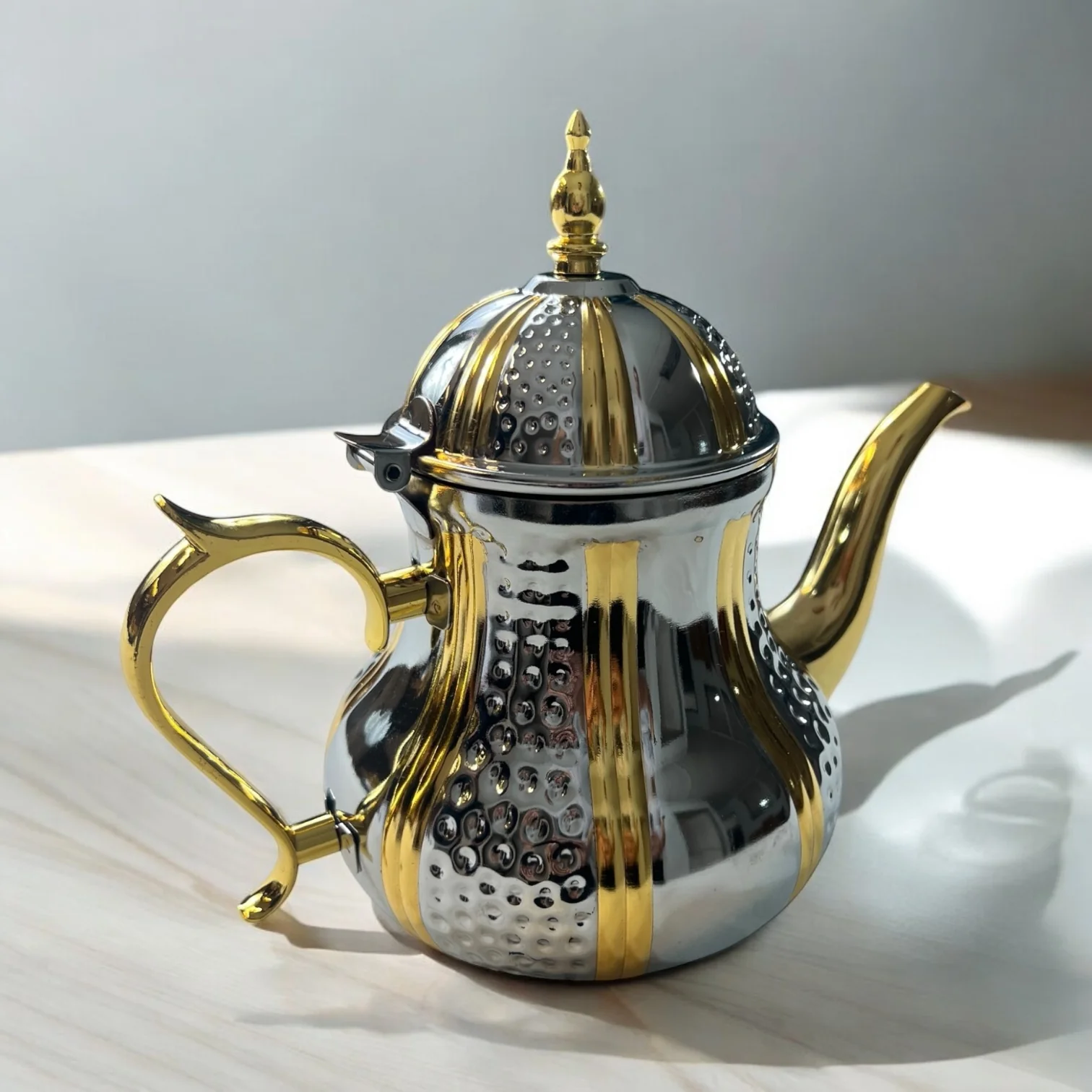 🫖 Tetera Árabe Clásica de Acero Inoxidable con Detalles Dorados – Elegancia y Tradición - Image 2