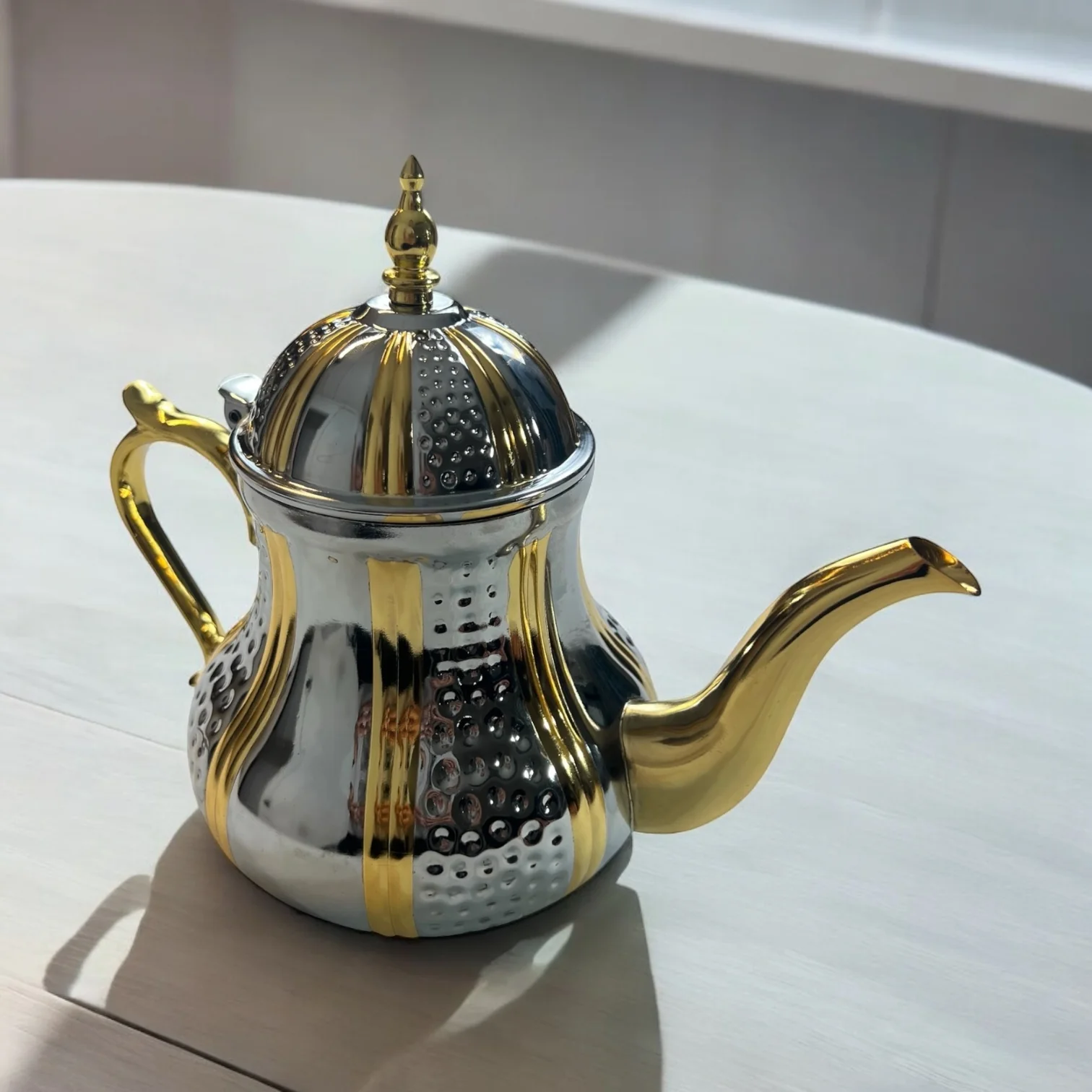 🫖 Tetera Árabe Clásica de Acero Inoxidable con Detalles Dorados – Elegancia y Tradición - Image 3